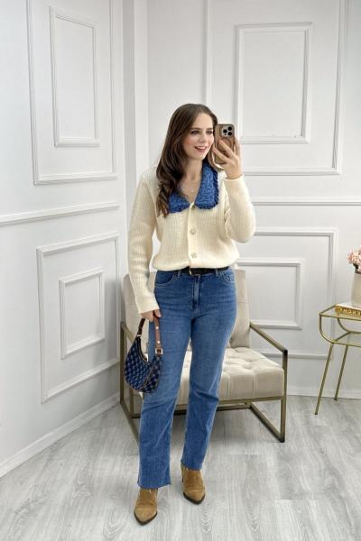 Mavi Yaka İşlemeli Hırka Krem